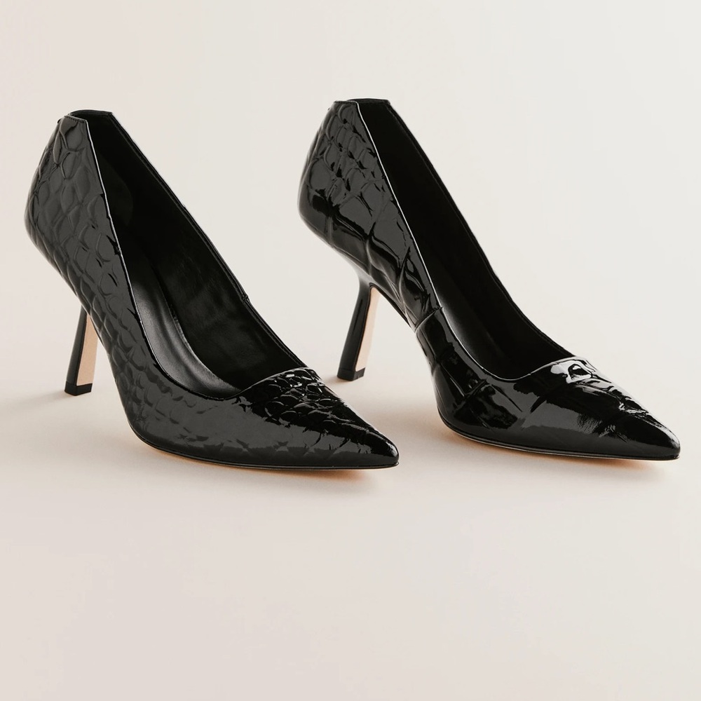Reformation Skylar Pump